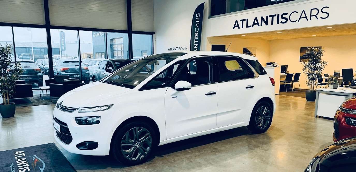A 2015 CITROEN C4 PICASSO 1.6 e-HDi Exclusive MPV 5dr Diesel ETG6 Euro 5 (s/s) (115 ps) A 2015 CITROEN C4 PICASSO 1.6 e-HDi Exclusive MPV 5dr Diesel ETG6 Euro 5 (s/s) (115 ps)