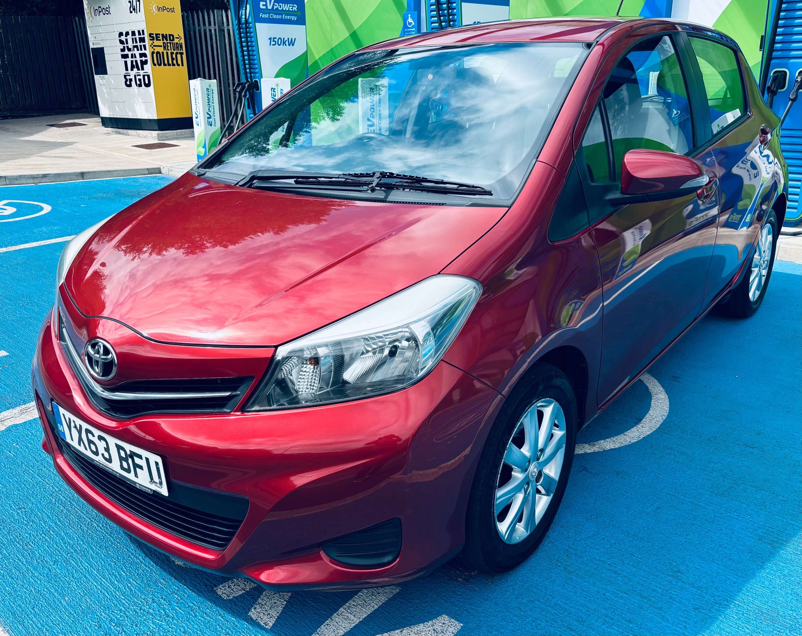 A 2013 TOYOTA YARIS 1.33 Dual VVT-i TR Hatchback 5dr Petrol Manual Euro 5 (101 ps) A 2013 TOYOTA YARIS 1.33 Dual VVT-i TR Hatchback 5dr Petrol Manual Euro 5 (101 ps)