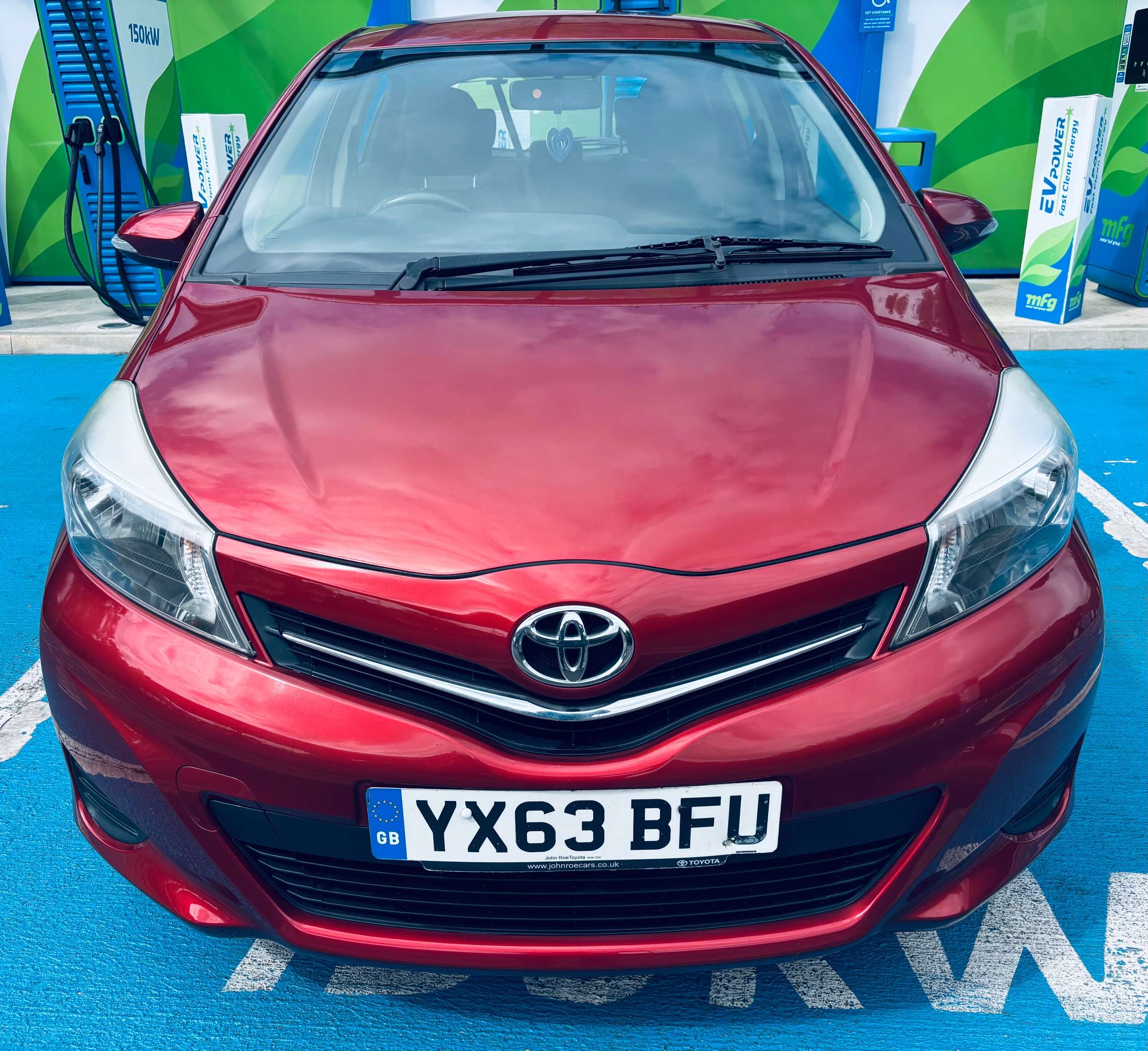 A 2013 TOYOTA YARIS 1.33 Dual VVT-i TR Hatchback 5dr Petrol Manual Euro 5 (101 ps) A 2013 TOYOTA YARIS 1.33 Dual VVT-i TR Hatchback 5dr Petrol Manual Euro 5 (101 ps)