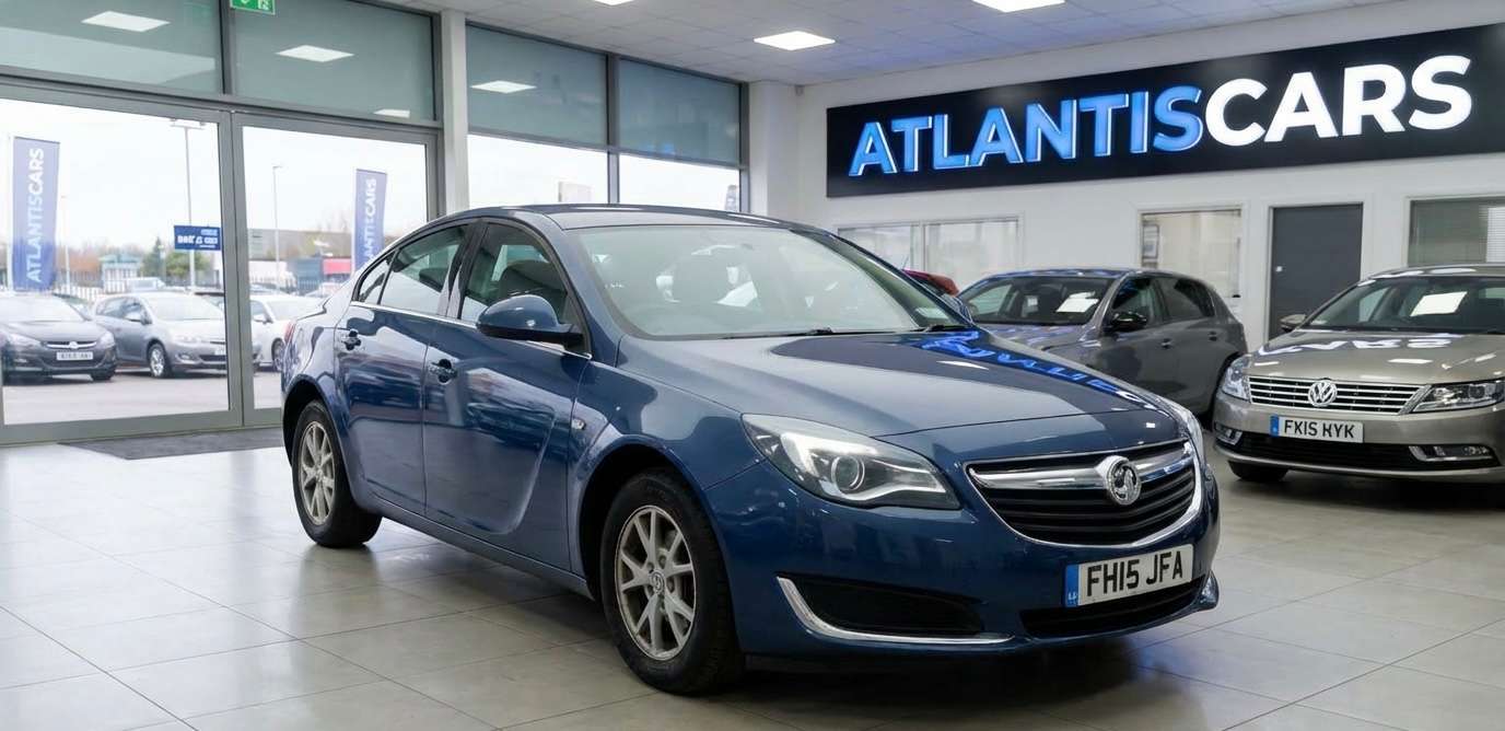 A 2015 VAUXHALL INSIGNIA 2.0 CDTi Design Hatchback 5dr Diesel Auto Euro 5 (130 ps) A 2015 VAUXHALL INSIGNIA 2.0 CDTi Design Hatchback 5dr Diesel Auto Euro 5 (130 ps)