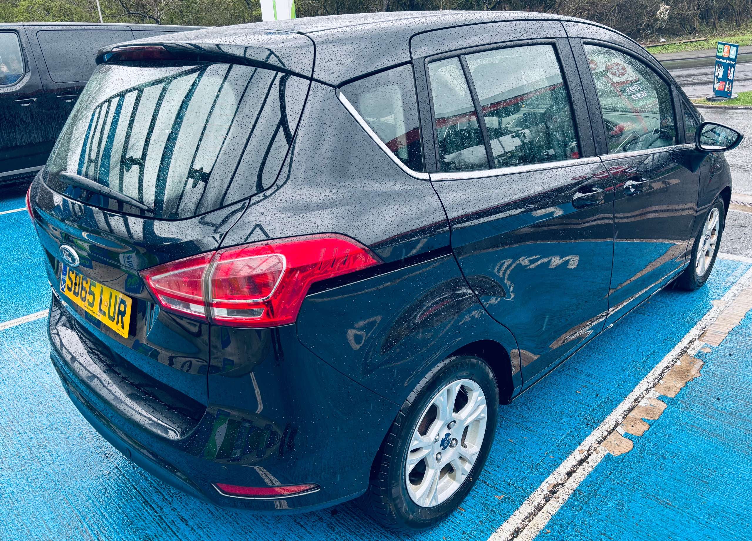 A 2015 FORD B-MAX 1.6 Zetec MPV 5dr Petrol Powershift Euro 5 (105 ps) A 2015 FORD B-MAX 1.6 Zetec MPV 5dr Petrol Powershift Euro 5 (105 ps)