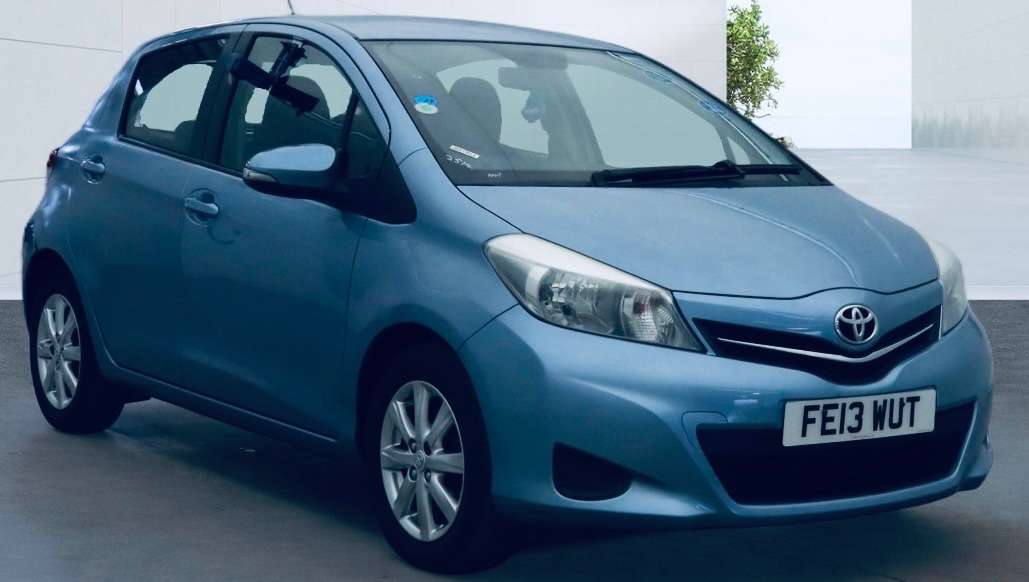 A 2013 TOYOTA YARIS 1.33 Dual VVT-i TR Hatchback 5dr Petrol Manual Euro 5 (101 ps) A 2013 TOYOTA YARIS 1.33 Dual VVT-i TR Hatchback 5dr Petrol Manual Euro 5 (101 ps)