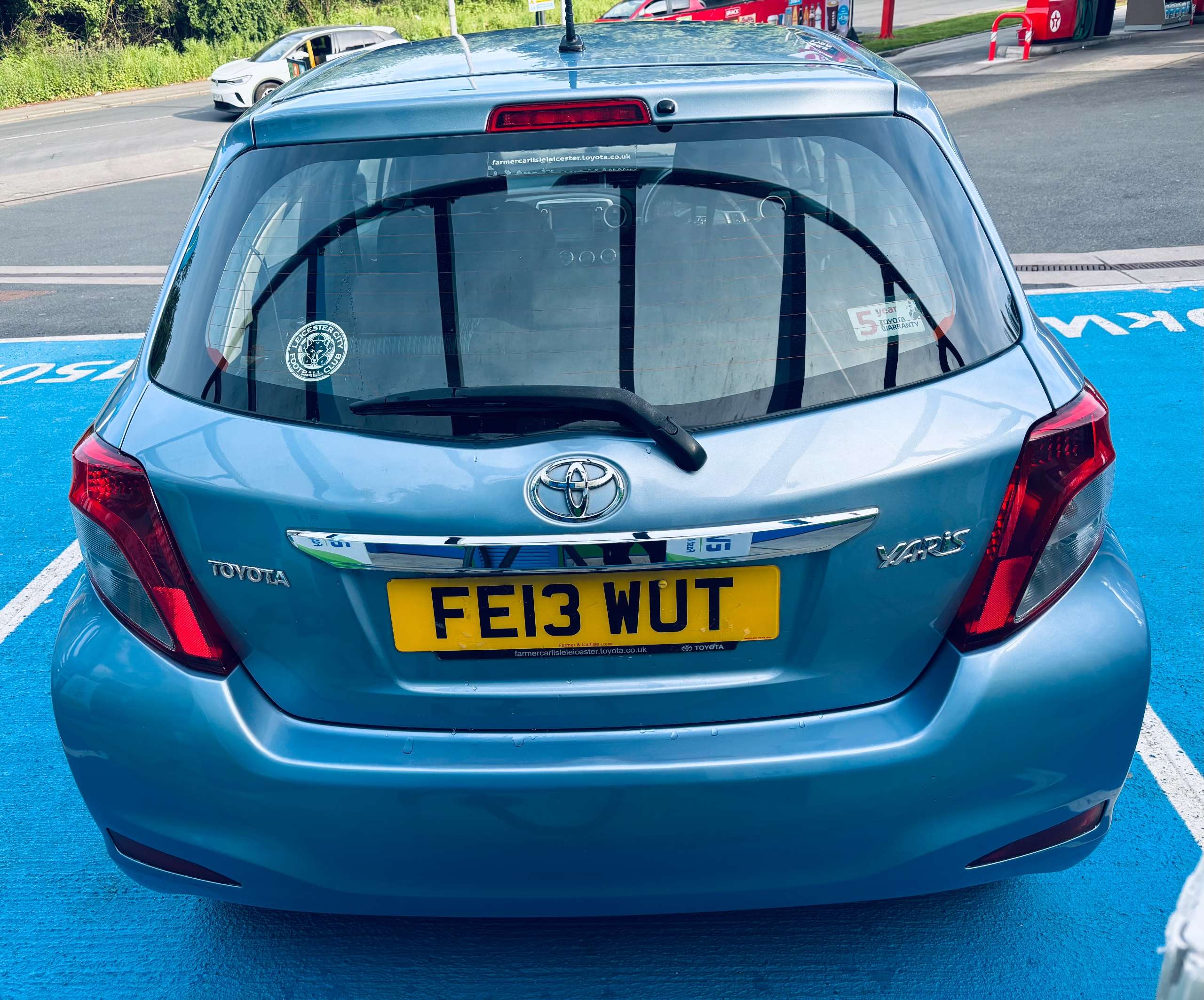 A 2013 TOYOTA YARIS 1.33 Dual VVT-i TR Hatchback 5dr Petrol Manual Euro 5 (101 ps) A 2013 TOYOTA YARIS 1.33 Dual VVT-i TR Hatchback 5dr Petrol Manual Euro 5 (101 ps)