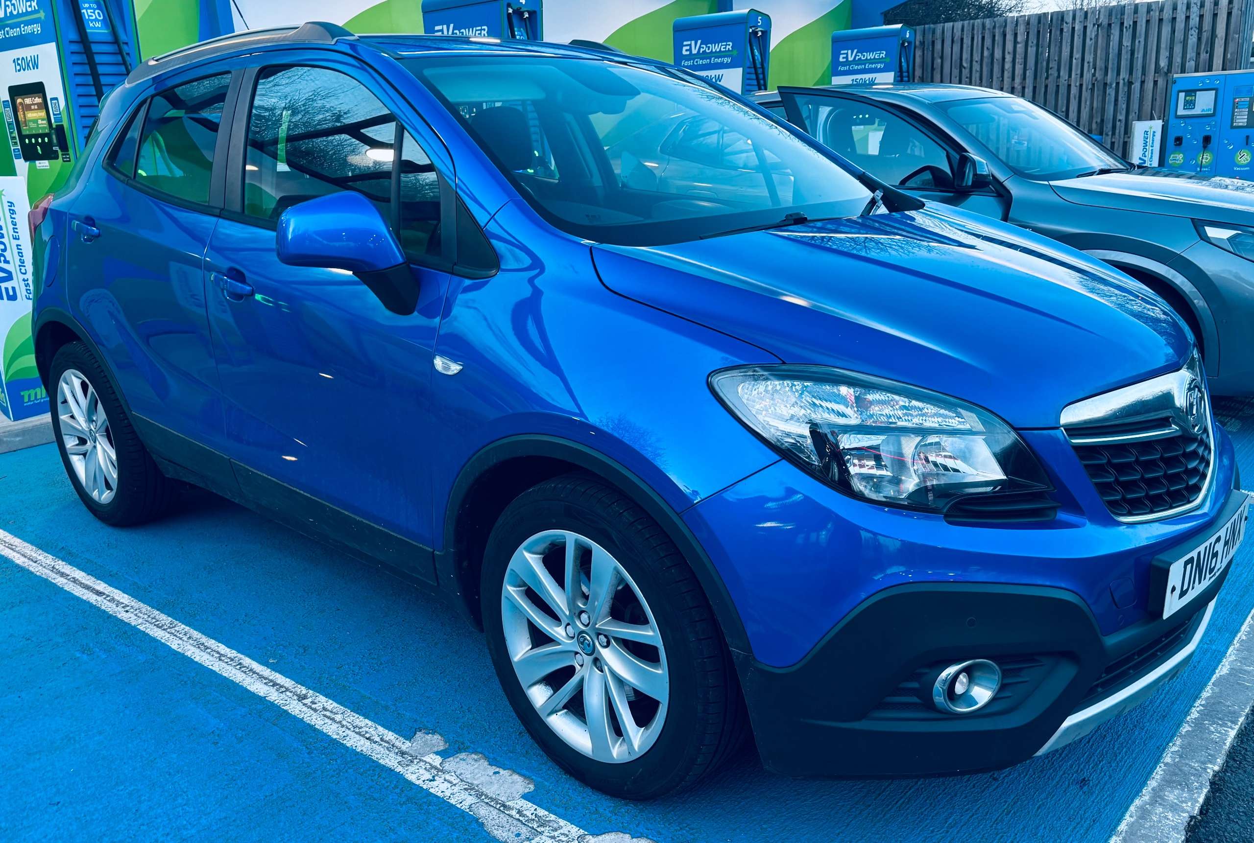 A 2016 VAUXHALL MOKKA 1.6i Exclusiv SUV 5dr Petrol Manual 2WD Euro 6 (s/s) (115 ps) A 2016 VAUXHALL MOKKA 1.6i Exclusiv SUV 5dr Petrol Manual 2WD Euro 6 (s/s) (115 ps)