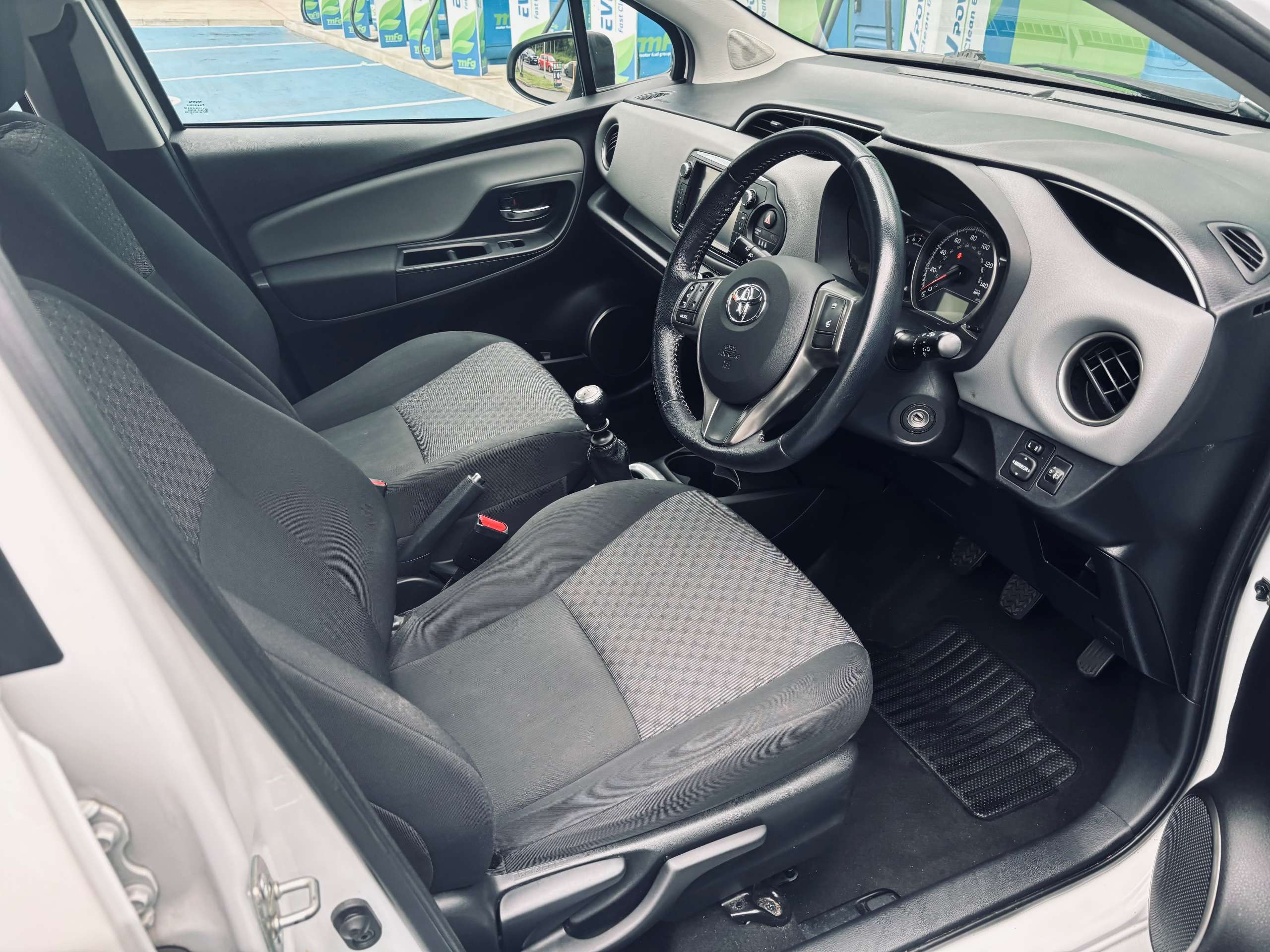 2015 TOYOTA YARIS 2015 TOYOTA YARIS