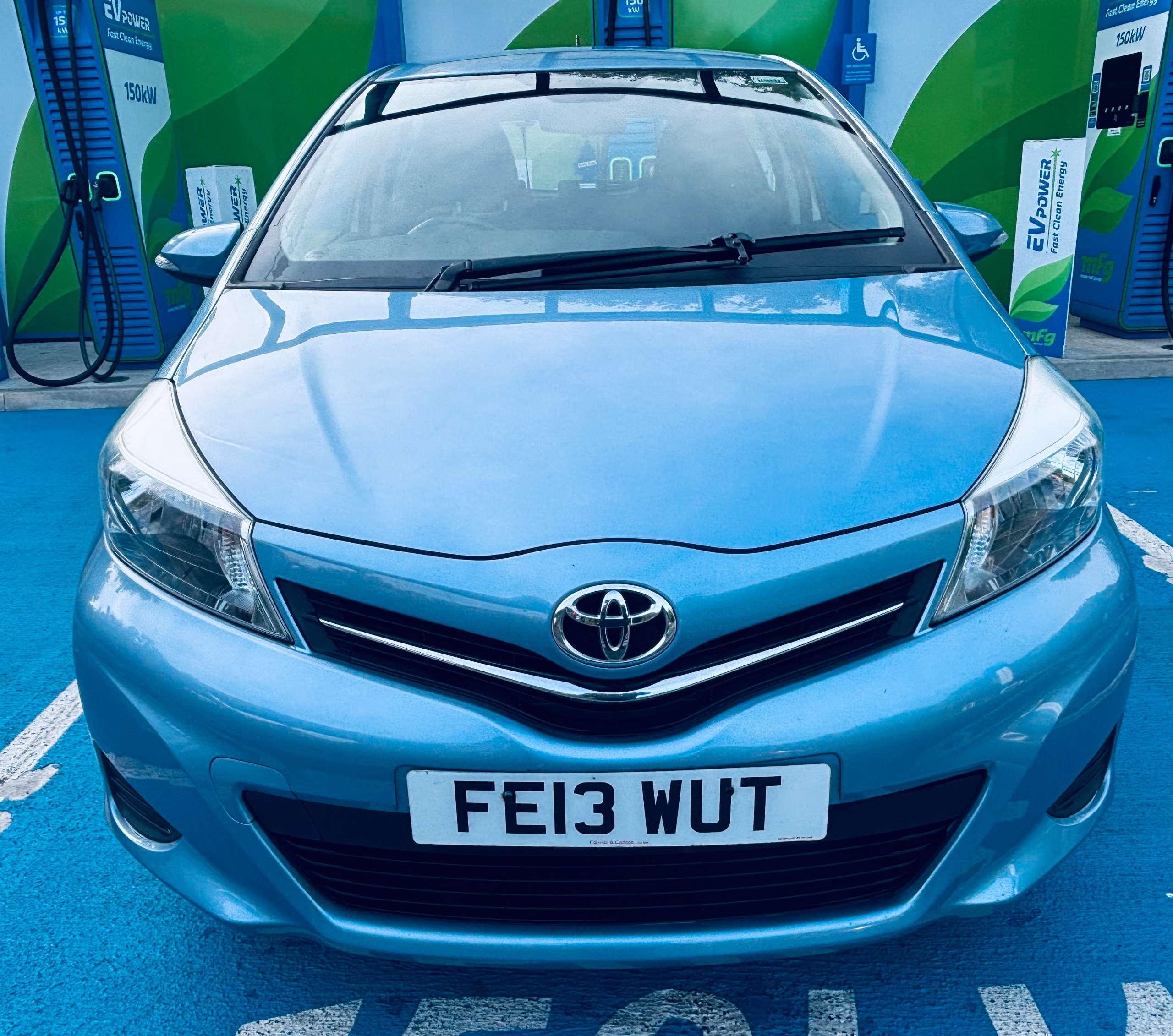 A 2013 TOYOTA YARIS 1.33 Dual VVT-i TR Hatchback 5dr Petrol Manual Euro 5 (101 ps) A 2013 TOYOTA YARIS 1.33 Dual VVT-i TR Hatchback 5dr Petrol Manual Euro 5 (101 ps)