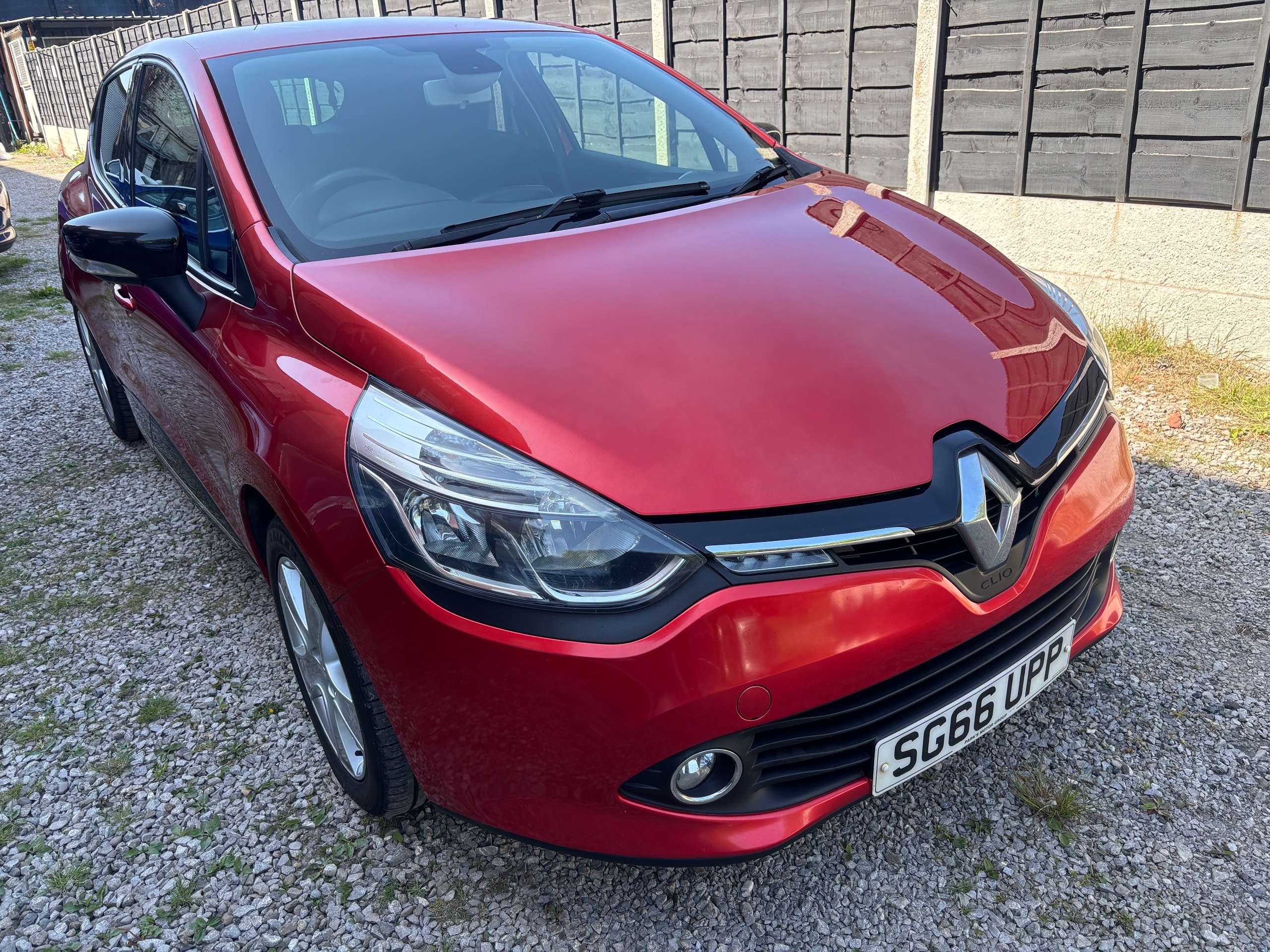 2016 RENAULT CLIO 2016 RENAULT CLIO