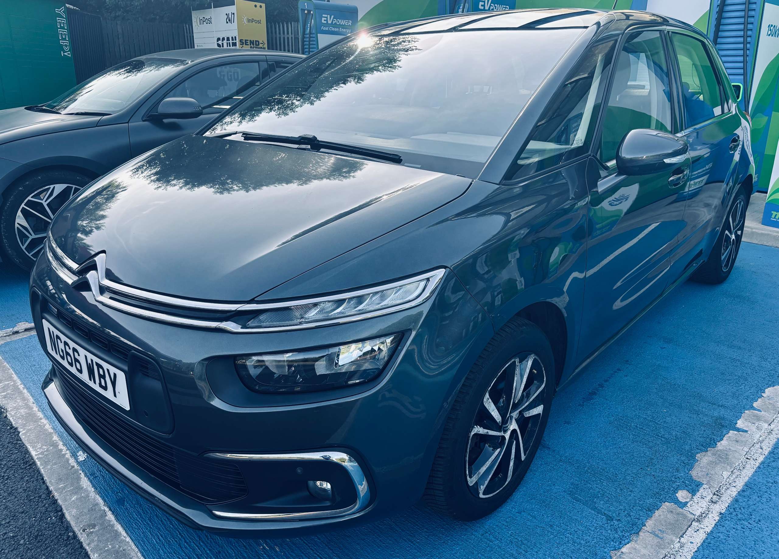 A 2017 CITROEN C4 PICASSO 1.2 PureTech Feel MPV 5dr Petrol EAT6 Euro 6 (s/s) (130 ps) A 2017 CITROEN C4 PICASSO 1.2 PureTech Feel MPV 5dr Petrol EAT6 Euro 6 (s/s) (130 ps)