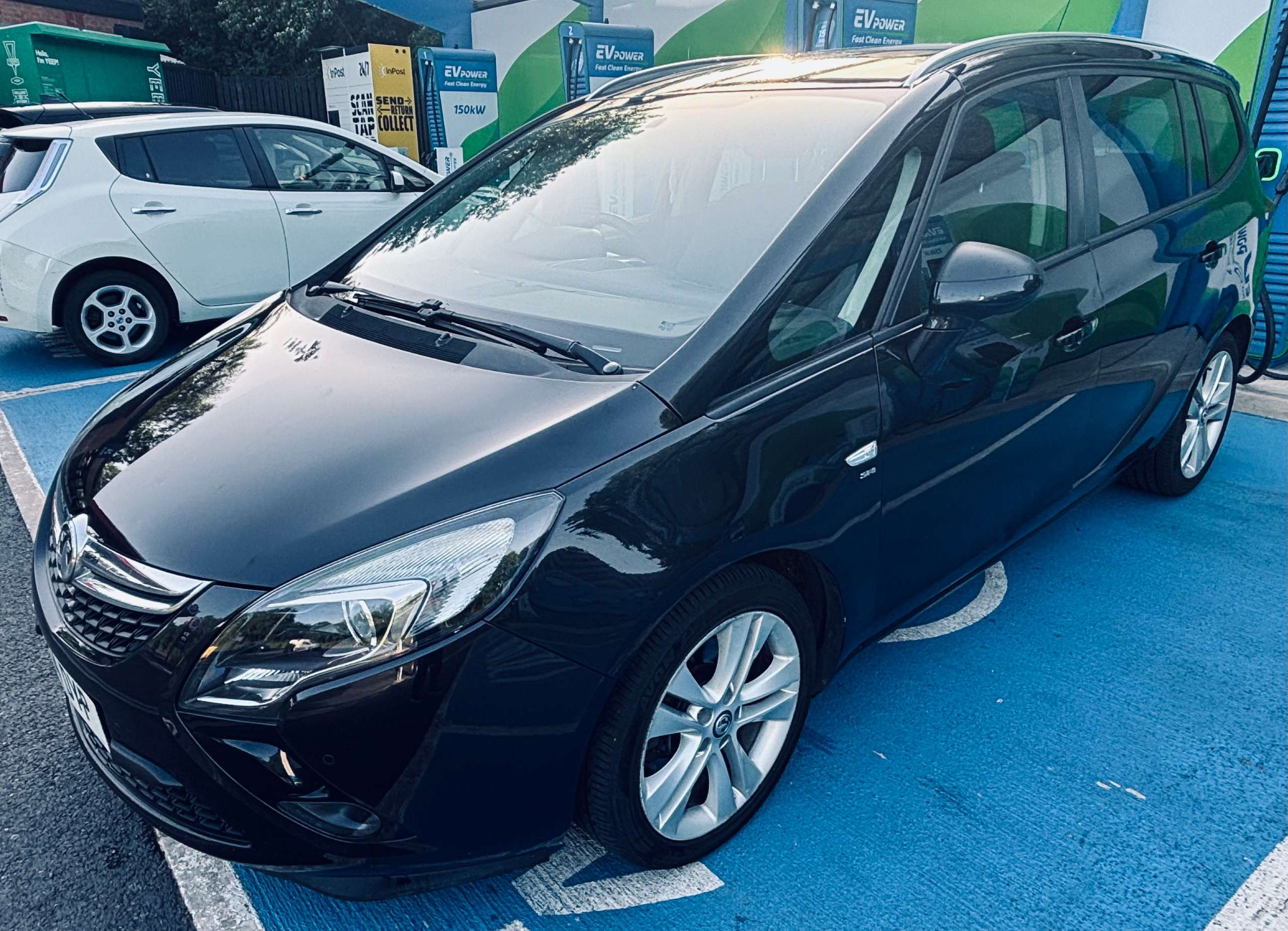 A 2014 VAUXHALL ZAFIRA TOURER 2.0 CDTi SRi MPV 5dr Diesel Auto Euro 5 (165 ps) A 2014 VAUXHALL ZAFIRA TOURER 2.0 CDTi SRi MPV 5dr Diesel Auto Euro 5 (165 ps)