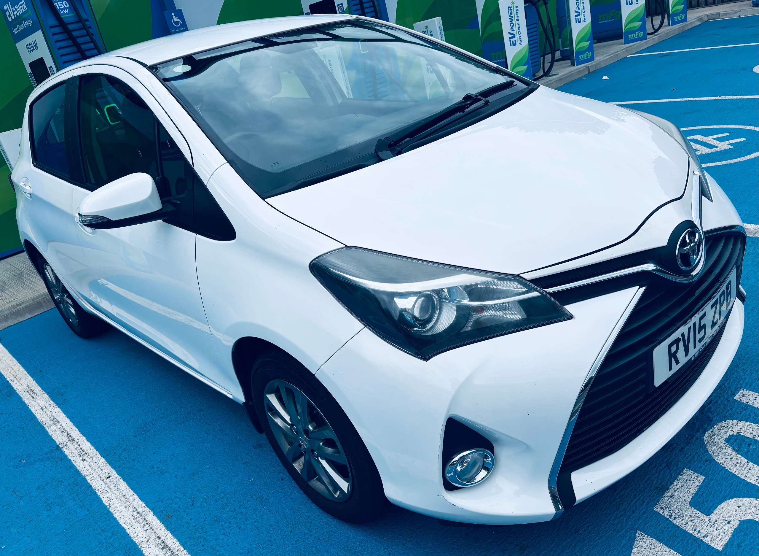 A 2015 TOYOTA YARIS 1.33 Dual VVT-i Icon Hatchback 5dr Petrol Manual Euro 5 Euro 5 (99 ps) A 2015 TOYOTA YARIS 1.33 Dual VVT-i Icon Hatchback 5dr Petrol Manual Euro 5 Euro 5 (99 ps)