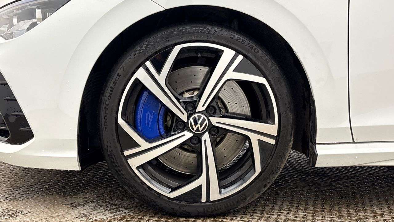 A 2022 VOLKSWAGEN GOLF 2.0 TSI R Hatchback 5dr Petrol DSG 4Motion Euro 6 (s/s) (320 ps) FANTASTIC A 2022 VOLKSWAGEN GOLF 2.0 TSI R Hatchback 5dr Petrol DSG 4Motion Euro 6 (s/s) (320 ps) FANTASTIC