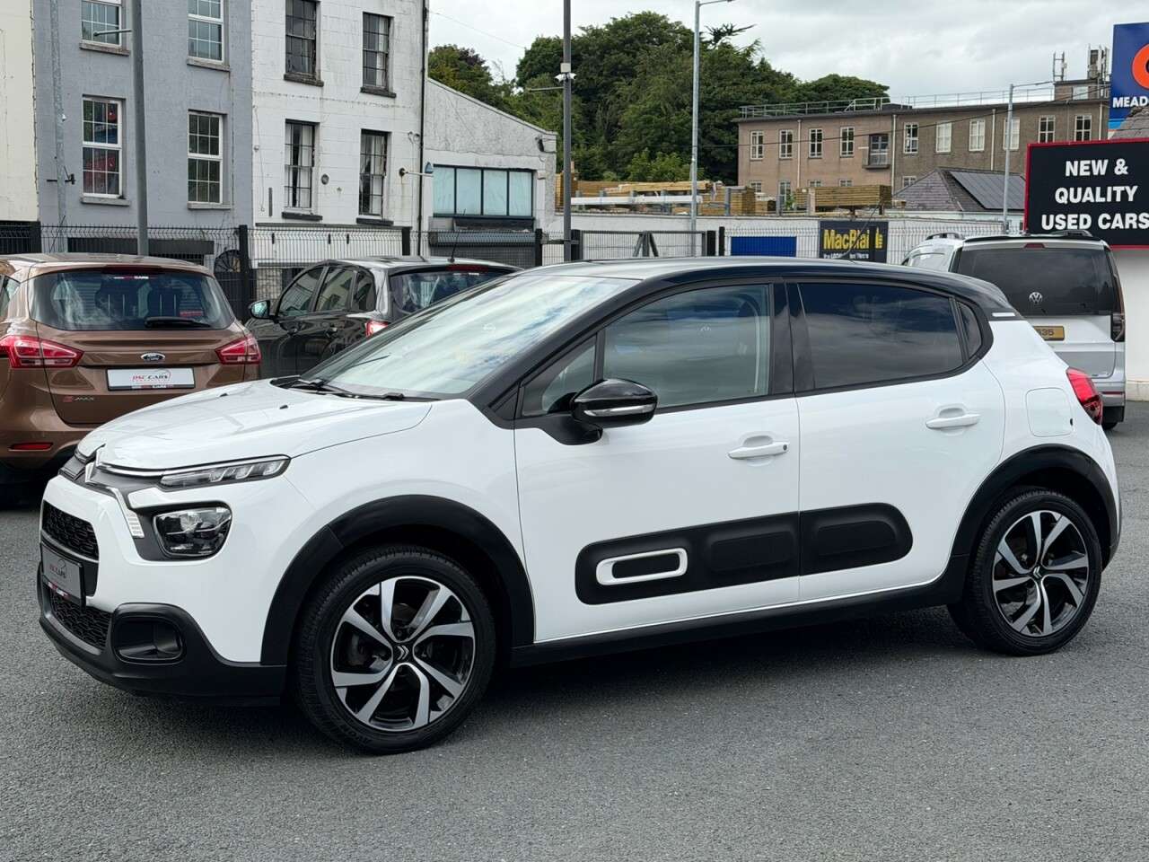 A 2023 CITROEN C3 1.2 PureTech Shine Plus Hatchback 5dr Petrol Manual Euro 6 (s/s) (110 ps) F A 2023 CITROEN C3 1.2 PureTech Shine Plus Hatchback 5dr Petrol Manual Euro 6 (s/s) (110 ps) F