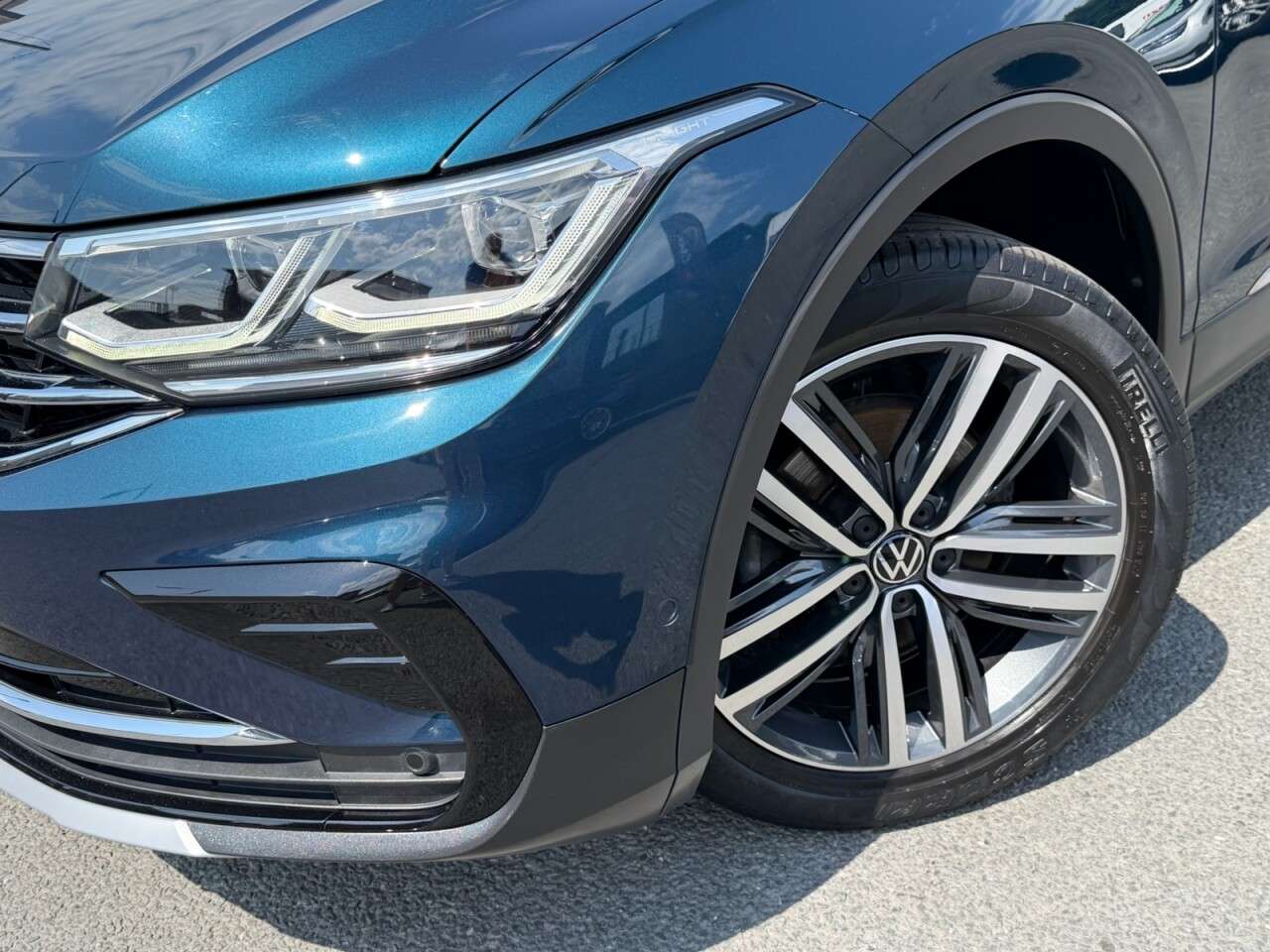 A 2023 VOLKSWAGEN TIGUAN 1.5 TSI Elegance SUV 5dr Petrol DSG Euro 6 (s/s) (150 ps) A 2023 VOLKSWAGEN TIGUAN 1.5 TSI Elegance SUV 5dr Petrol DSG Euro 6 (s/s) (150 ps)