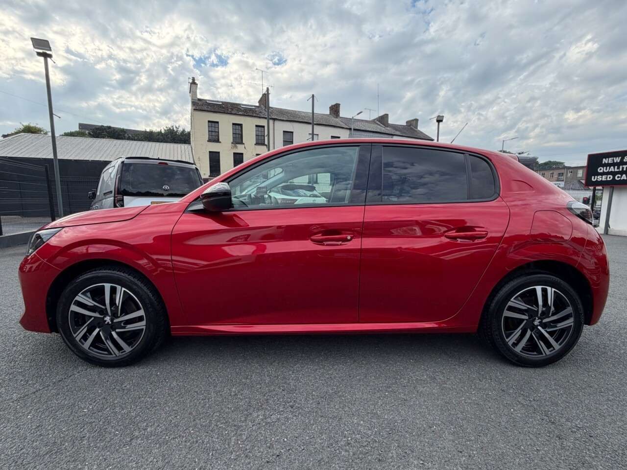 A 2023 PEUGEOT 208 1.2 PureTech Allure Premium + Hatchback 5dr Petrol EAT Euro 6 (s/s) (130 ps A 2023 PEUGEOT 208 1.2 PureTech Allure Premium + Hatchback 5dr Petrol EAT Euro 6 (s/s) (130 ps