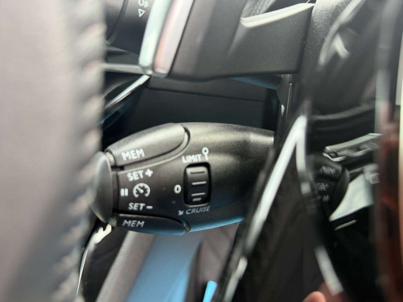 2023 PEUGEOT 208 2023 PEUGEOT 208