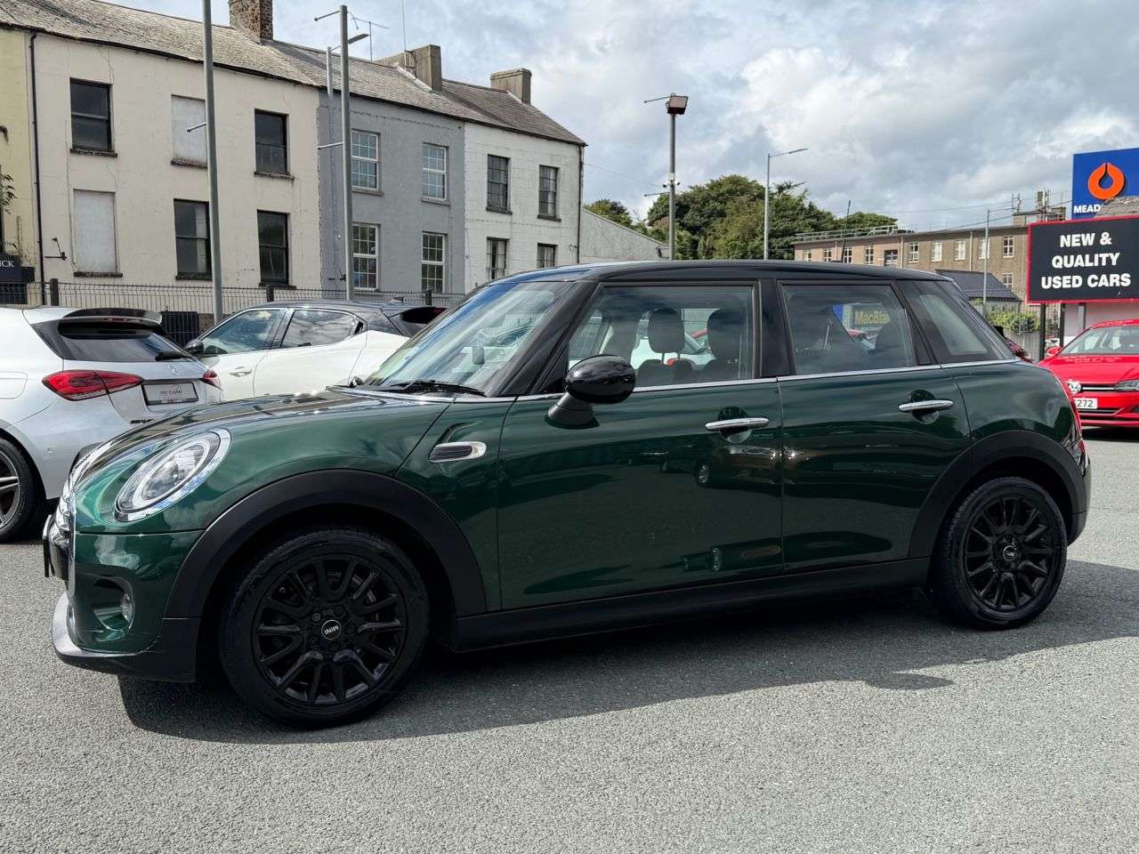 A 2019 MINI HATCH 1.5 Cooper Classic Hatchback 5dr Petrol Manual Euro 6 (s/s) (136 ps) A 2019 MINI HATCH 1.5 Cooper Classic Hatchback 5dr Petrol Manual Euro 6 (s/s) (136 ps)