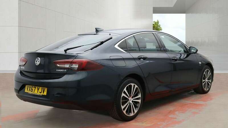 A 2017 VAUXHALL INSIGNIA GRAND SPORT SRI NAV A 2017 VAUXHALL INSIGNIA GRAND SPORT SRI NAV