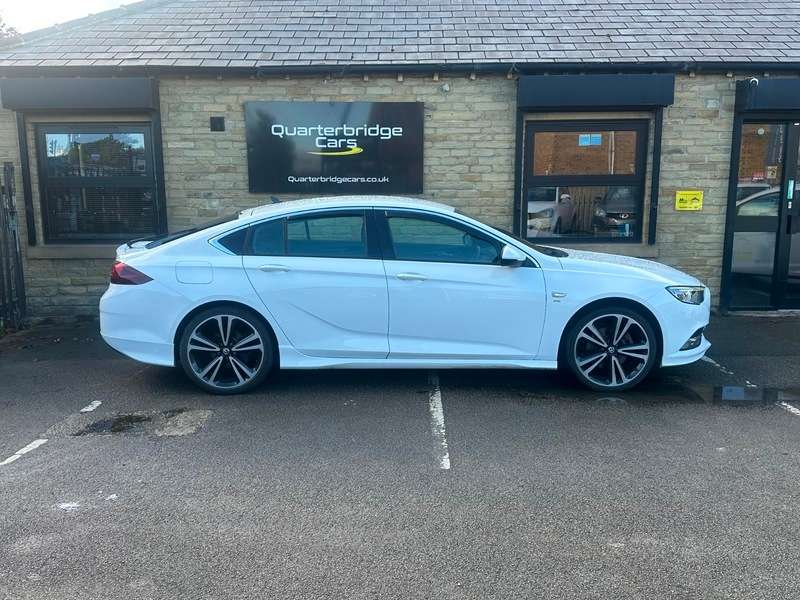 A 2019 VAUXHALL INSIGNIA GRAND SPORT SRI VX-LINE NAV A 2019 VAUXHALL INSIGNIA GRAND SPORT SRI VX-LINE NAV