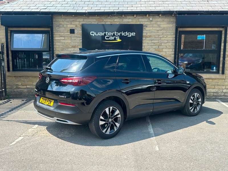 A 2019 VAUXHALL GRANDLAND X SPORT NAV S/S A 2019 VAUXHALL GRANDLAND X SPORT NAV S/S