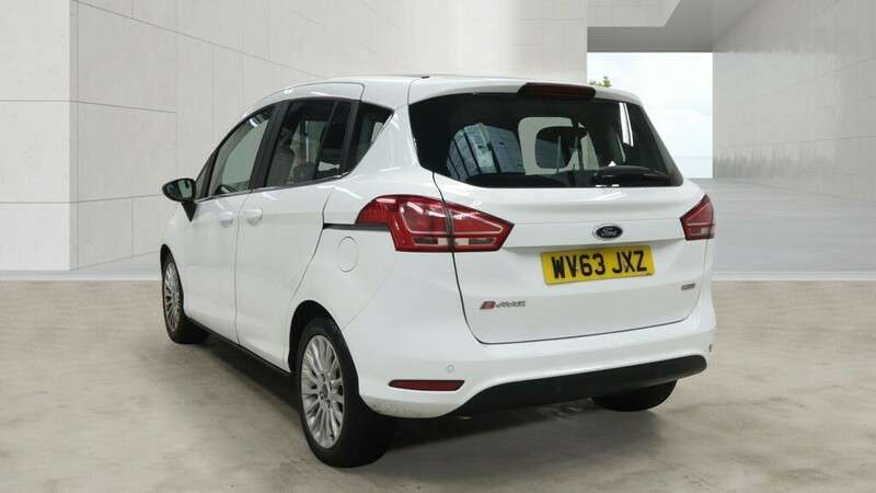 A 2013 FORD B-MAX TITANIUM A 2013 FORD B-MAX TITANIUM