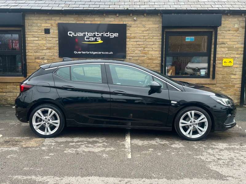 A 2017 VAUXHALL ASTRA SRI VX-LINE NAV A 2017 VAUXHALL ASTRA SRI VX-LINE NAV