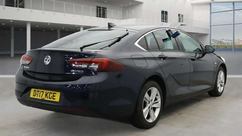 A 2017 VAUXHALL INSIGNIA GRAND SPORT SRI NAV ECOTEC A 2017 VAUXHALL INSIGNIA GRAND SPORT SRI NAV ECOTEC