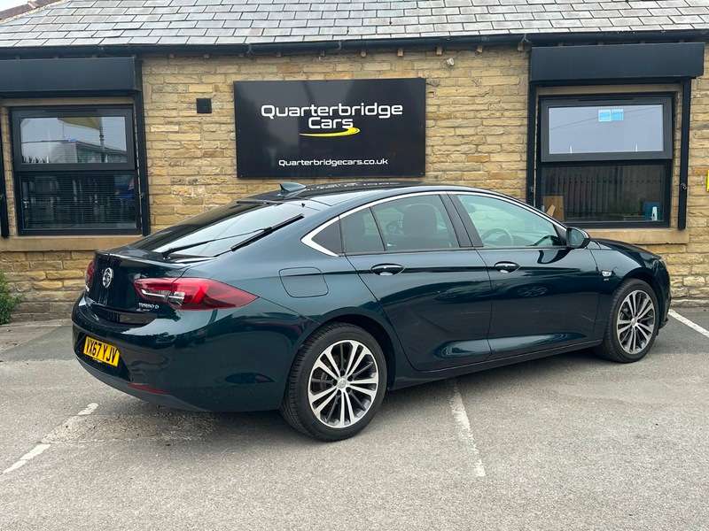 A 2017 VAUXHALL INSIGNIA GRAND SPORT SRI NAV A 2017 VAUXHALL INSIGNIA GRAND SPORT SRI NAV