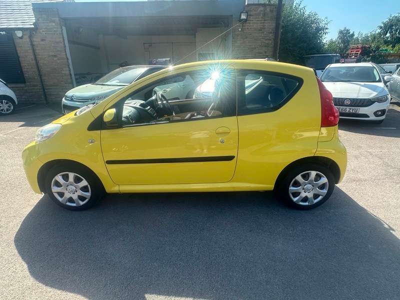 A 2009 PEUGEOT 107 URBAN A 2009 PEUGEOT 107 URBAN