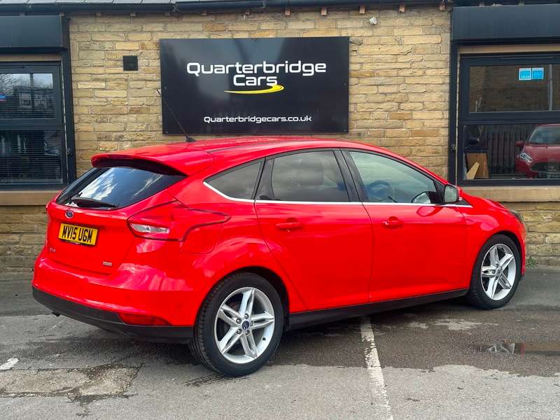 A 2015 FORD FOCUS TITANIUM A 2015 FORD FOCUS TITANIUM