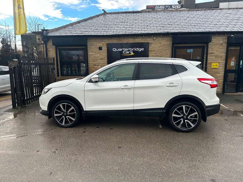 A 2014 NISSAN QASHQAI DCI TEKNA A 2014 NISSAN QASHQAI DCI TEKNA