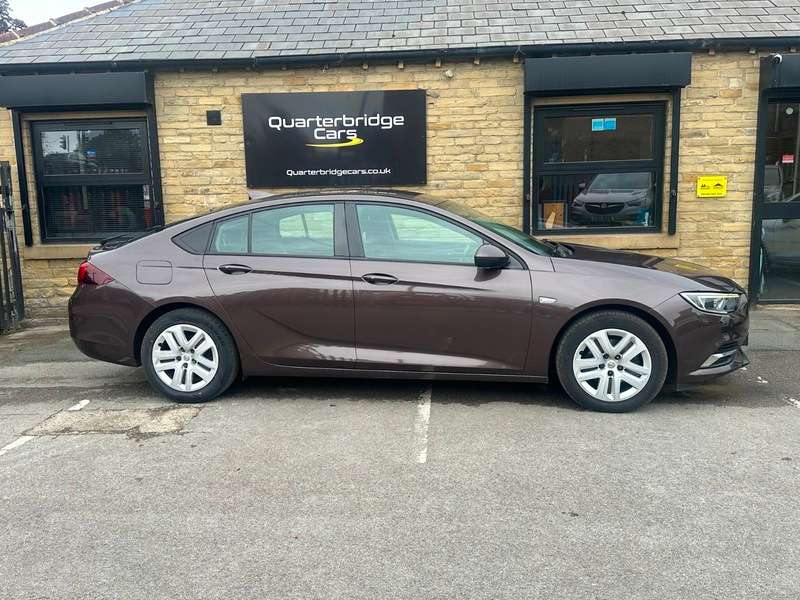 A 2017 VAUXHALL INSIGNIA GRAND SPORT DESIGN ECOTEC A 2017 VAUXHALL INSIGNIA GRAND SPORT DESIGN ECOTEC