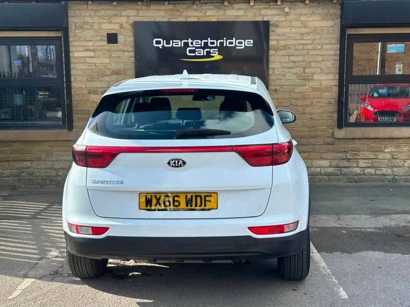 A 2016 KIA SPORTAGE 1 A 2016 KIA SPORTAGE 1