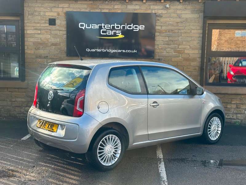 A 2016 VOLKSWAGEN UP HIGH UP A 2016 VOLKSWAGEN UP HIGH UP