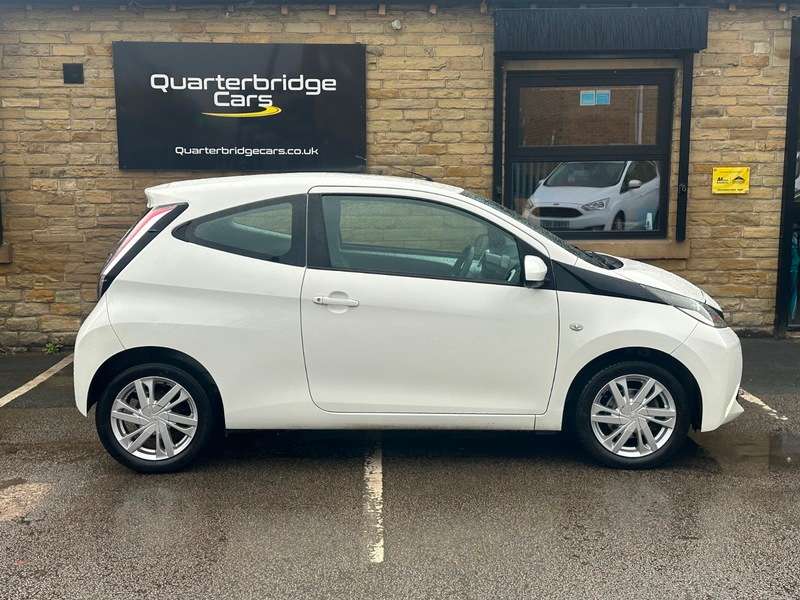 A 2014 TOYOTA AYGO VVT-I X-PRESSION A 2014 TOYOTA AYGO VVT-I X-PRESSION