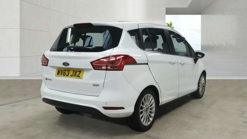 A 2013 FORD B-MAX TITANIUM A 2013 FORD B-MAX TITANIUM