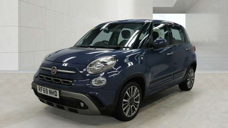 A 2020 FIAT 500L CROSS A 2020 FIAT 500L CROSS