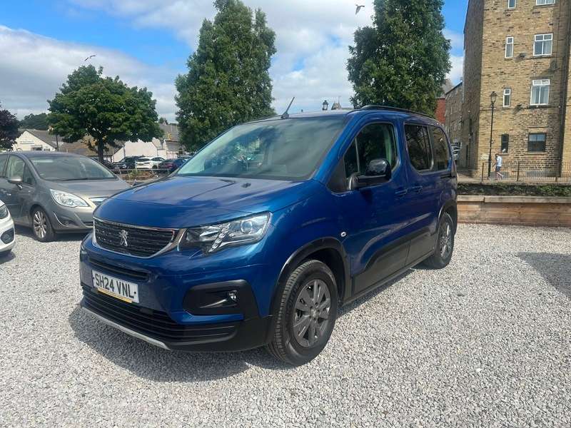 A 2024 PEUGEOT RIFTER CAMPERVAN HDI ALLURE A 2024 PEUGEOT RIFTER CAMPERVAN HDI ALLURE