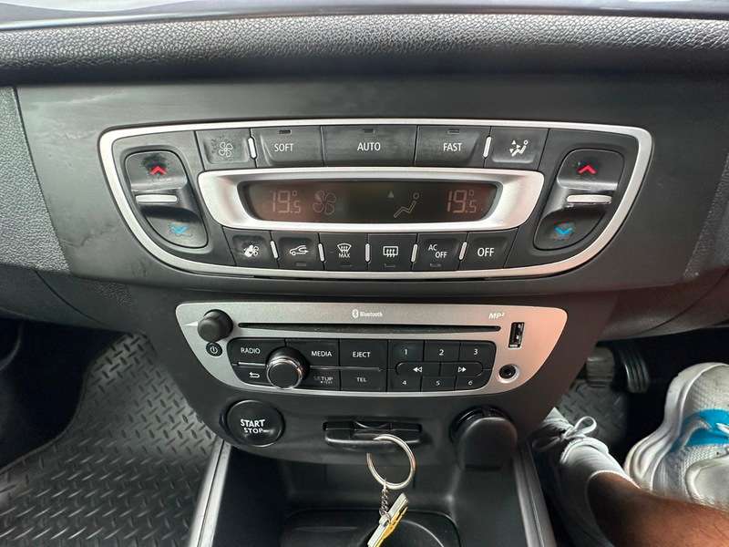 2015 RENAULT MEGANE 2015 RENAULT MEGANE