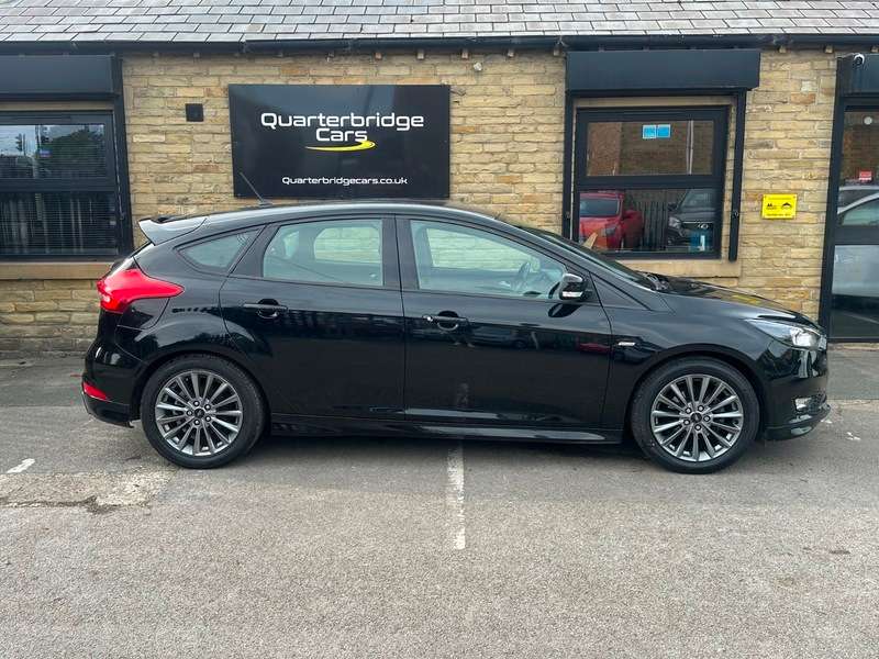 A 2018 FORD FOCUS ST-LINE A 2018 FORD FOCUS ST-LINE