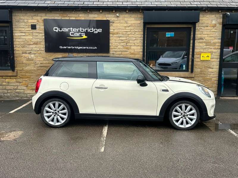A 2015 MINI MINI COOPER A 2015 MINI MINI COOPER