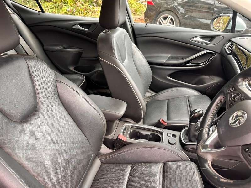 A 2016 VAUXHALL ASTRA ELITE NAV A 2016 VAUXHALL ASTRA ELITE NAV