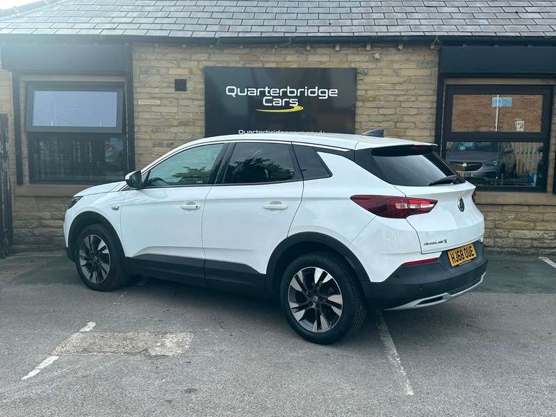 A 2018 VAUXHALL GRANDLAND X SPORT NAV S/S A 2018 VAUXHALL GRANDLAND X SPORT NAV S/S