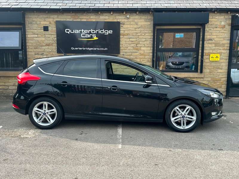 A 2017 FORD FOCUS TITANIUM A 2017 FORD FOCUS TITANIUM