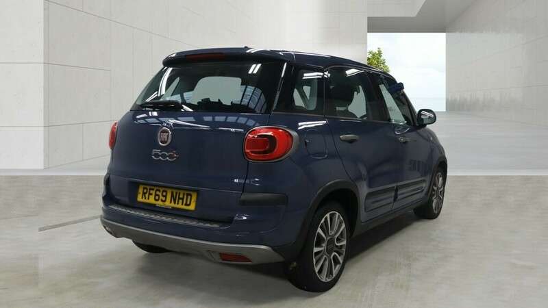 A 2020 FIAT 500L CROSS A 2020 FIAT 500L CROSS