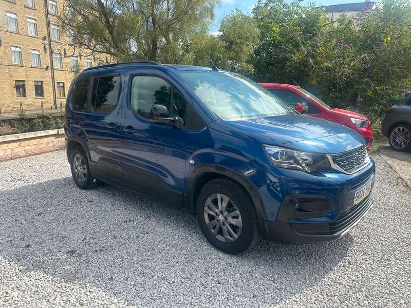 A 2024 PEUGEOT RIFTER CAMPERVAN HDI ALLURE A 2024 PEUGEOT RIFTER CAMPERVAN HDI ALLURE