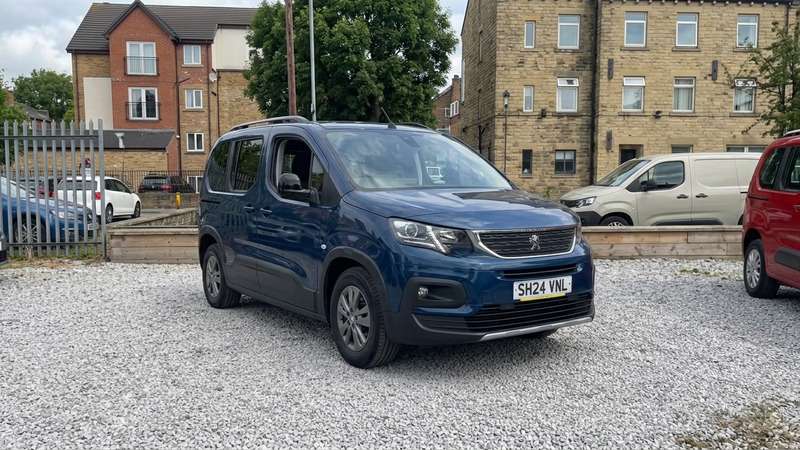 A 2024 PEUGEOT RIFTER CAMPERVAN HDI ALLURE A 2024 PEUGEOT RIFTER CAMPERVAN HDI ALLURE