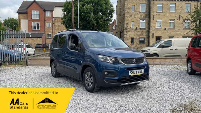A 2024 PEUGEOT RIFTER CAMPERVAN HDI ALLURE A 2024 PEUGEOT RIFTER CAMPERVAN HDI ALLURE