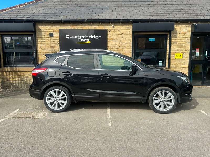 A 2016 NISSAN QASHQAI TEKNA DIG-T A 2016 NISSAN QASHQAI TEKNA DIG-T