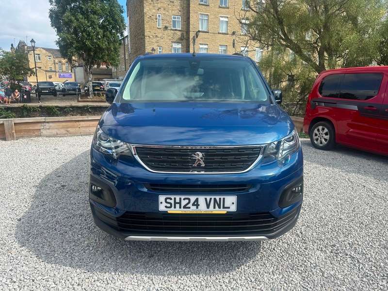 A 2024 PEUGEOT RIFTER CAMPERVAN HDI ALLURE A 2024 PEUGEOT RIFTER CAMPERVAN HDI ALLURE