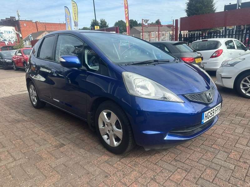 A 2009 HONDA JAZZ I-VTEC ES I-SHIFT A 2009 HONDA JAZZ I-VTEC ES I-SHIFT